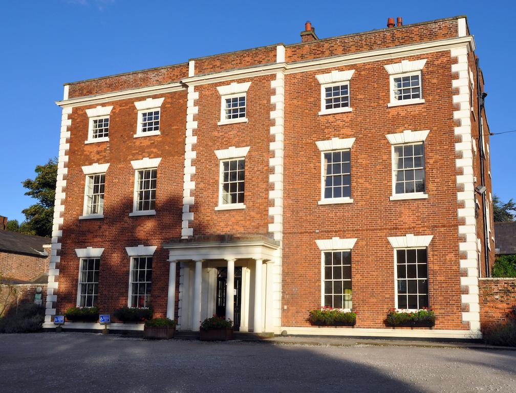 Trafford Hall Честер Екстер'єр фото