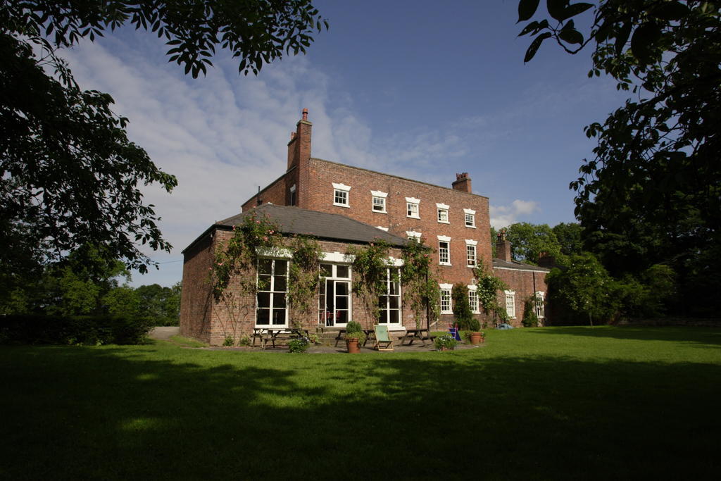 Trafford Hall Честер Екстер'єр фото